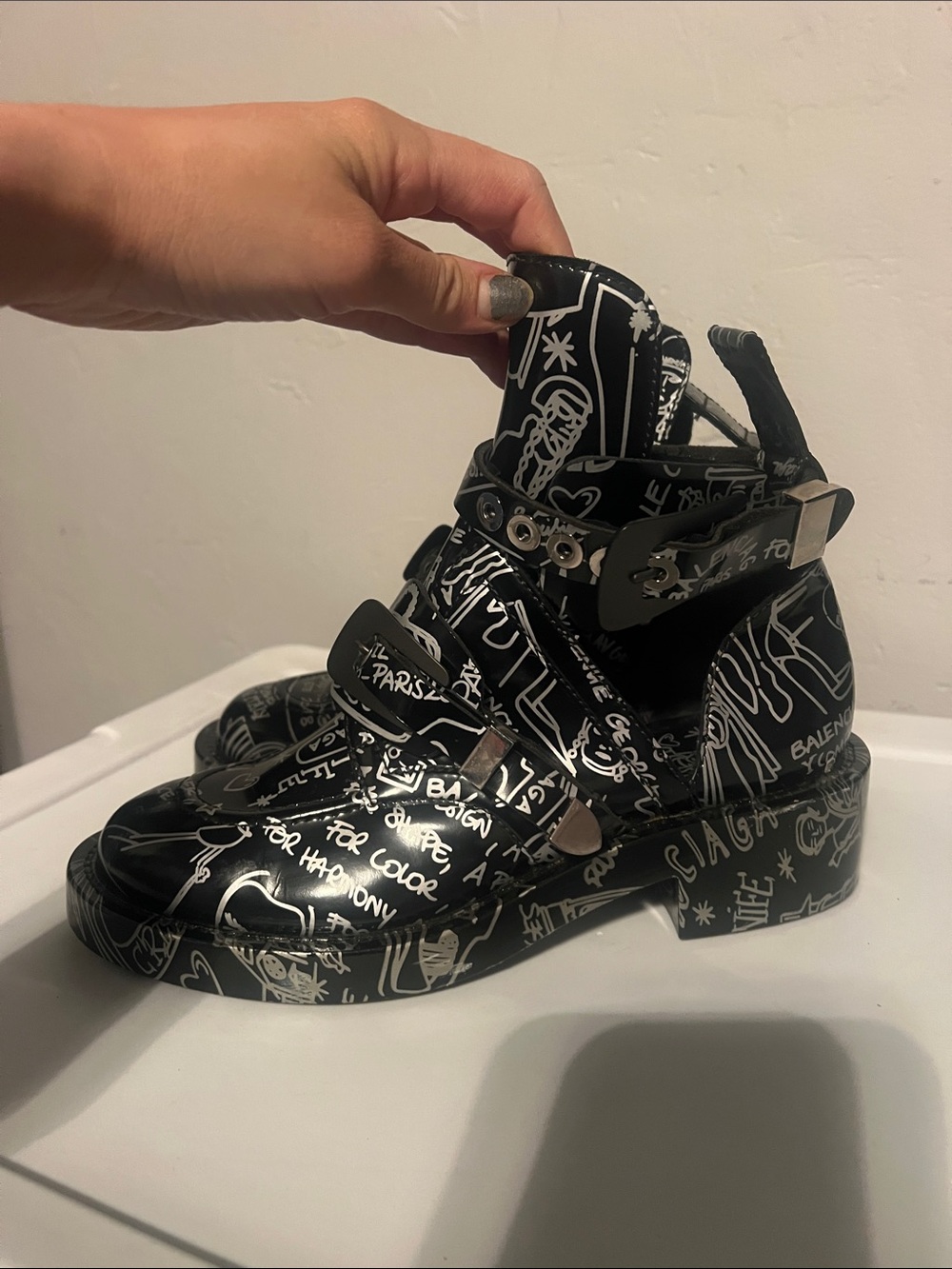 Balenciaga Black & White Graffiti Leather Ankle Shoes - Picture 4 of 12